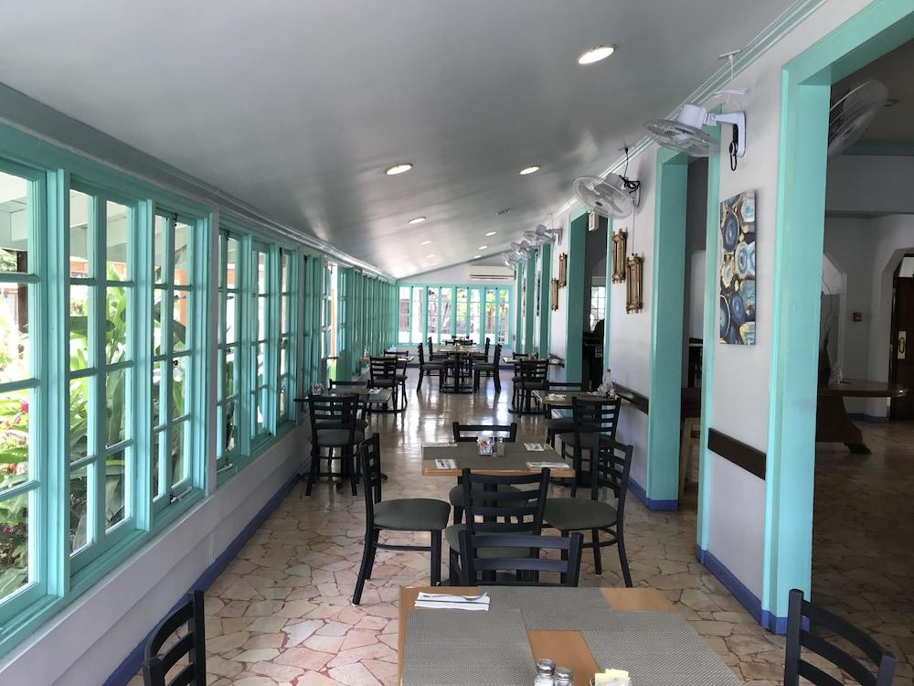 Toby'S Resort Монтего Бей Екстериор снимка