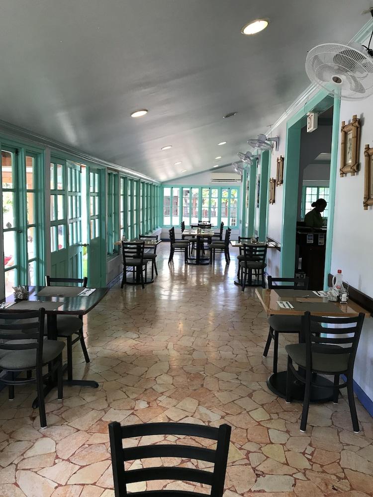 Toby'S Resort Монтего Бей Екстериор снимка