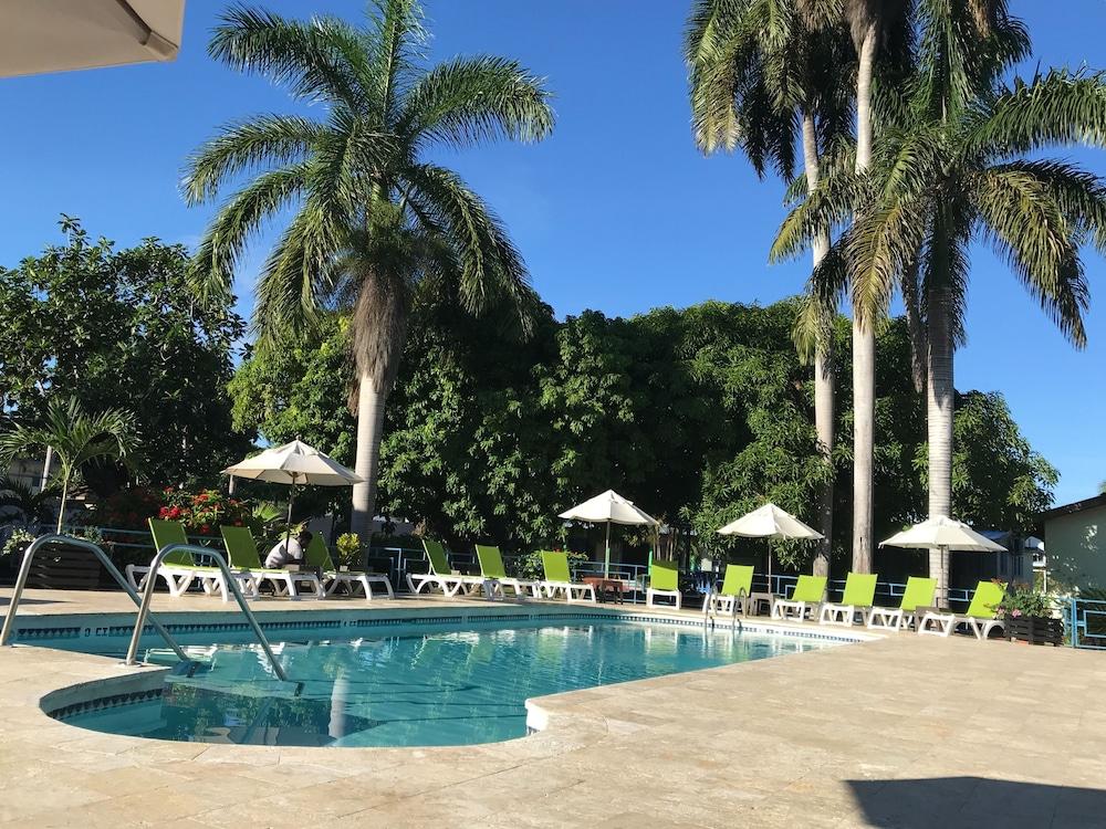 Toby'S Resort Монтего Бей Екстериор снимка