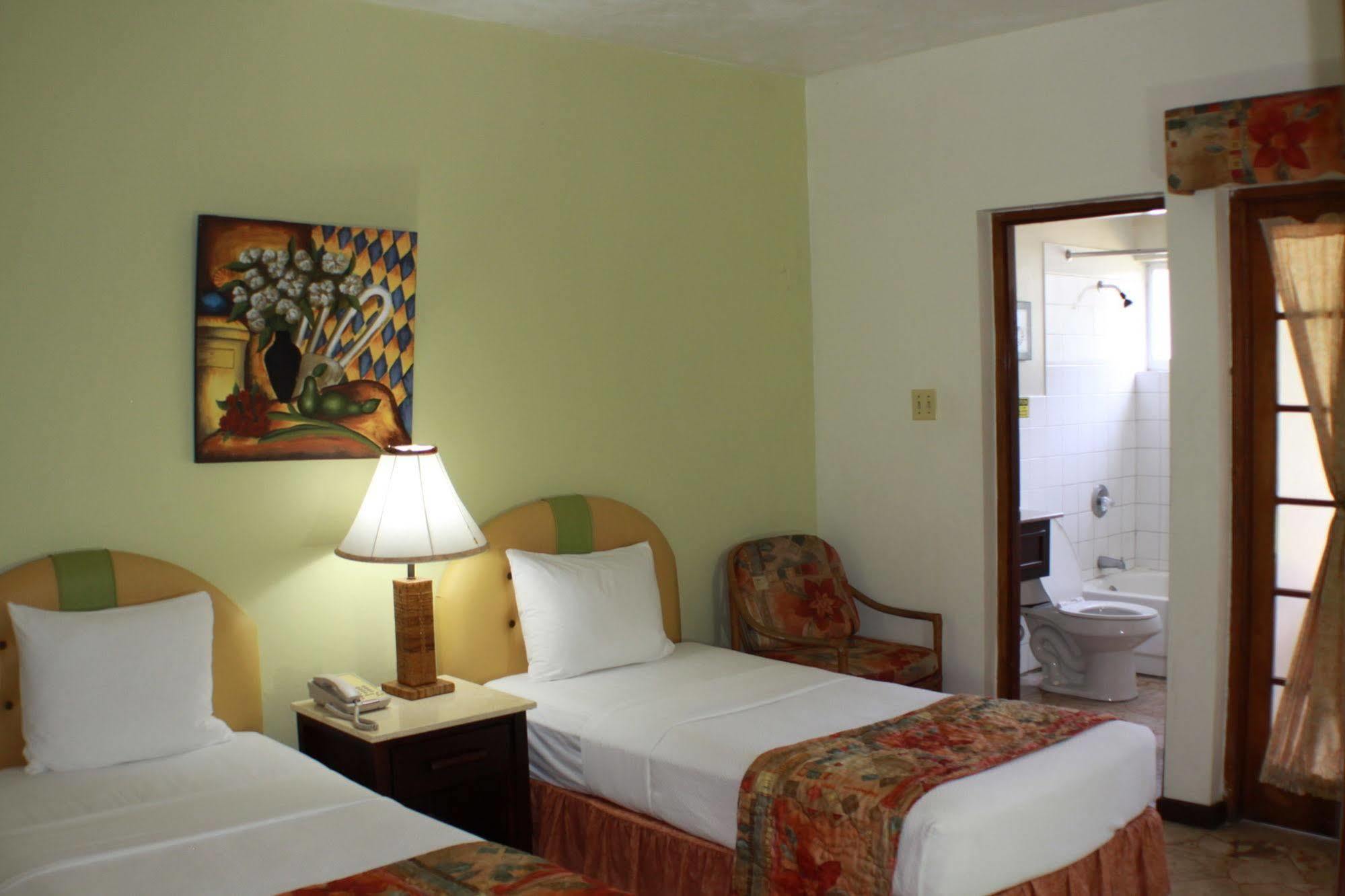 Toby'S Resort Монтего Бей Екстериор снимка