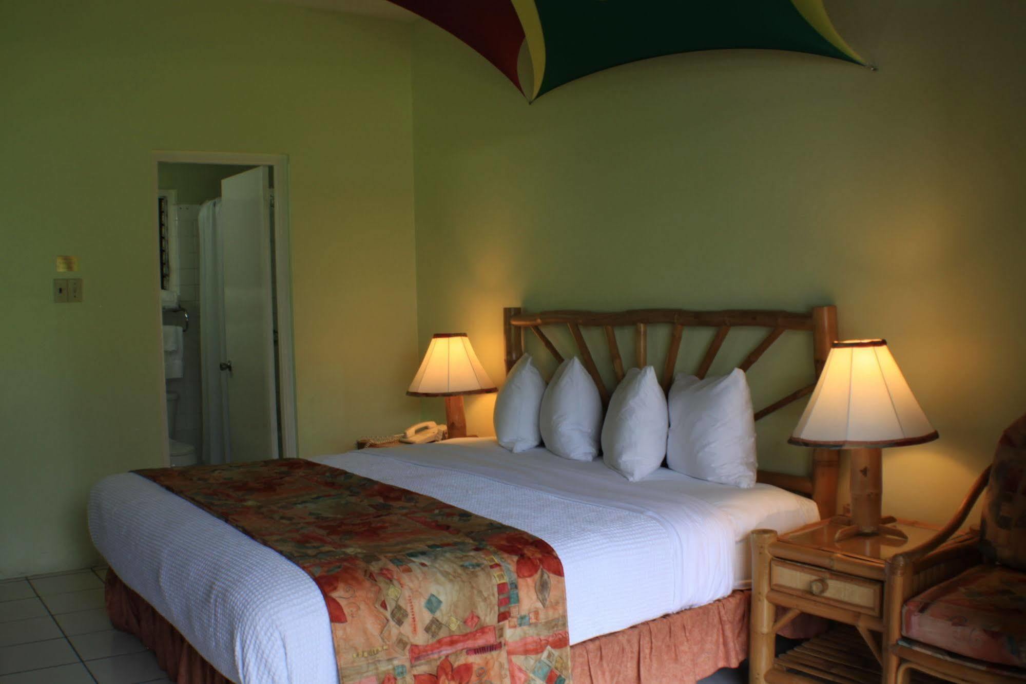 Toby'S Resort Монтего Бей Екстериор снимка
