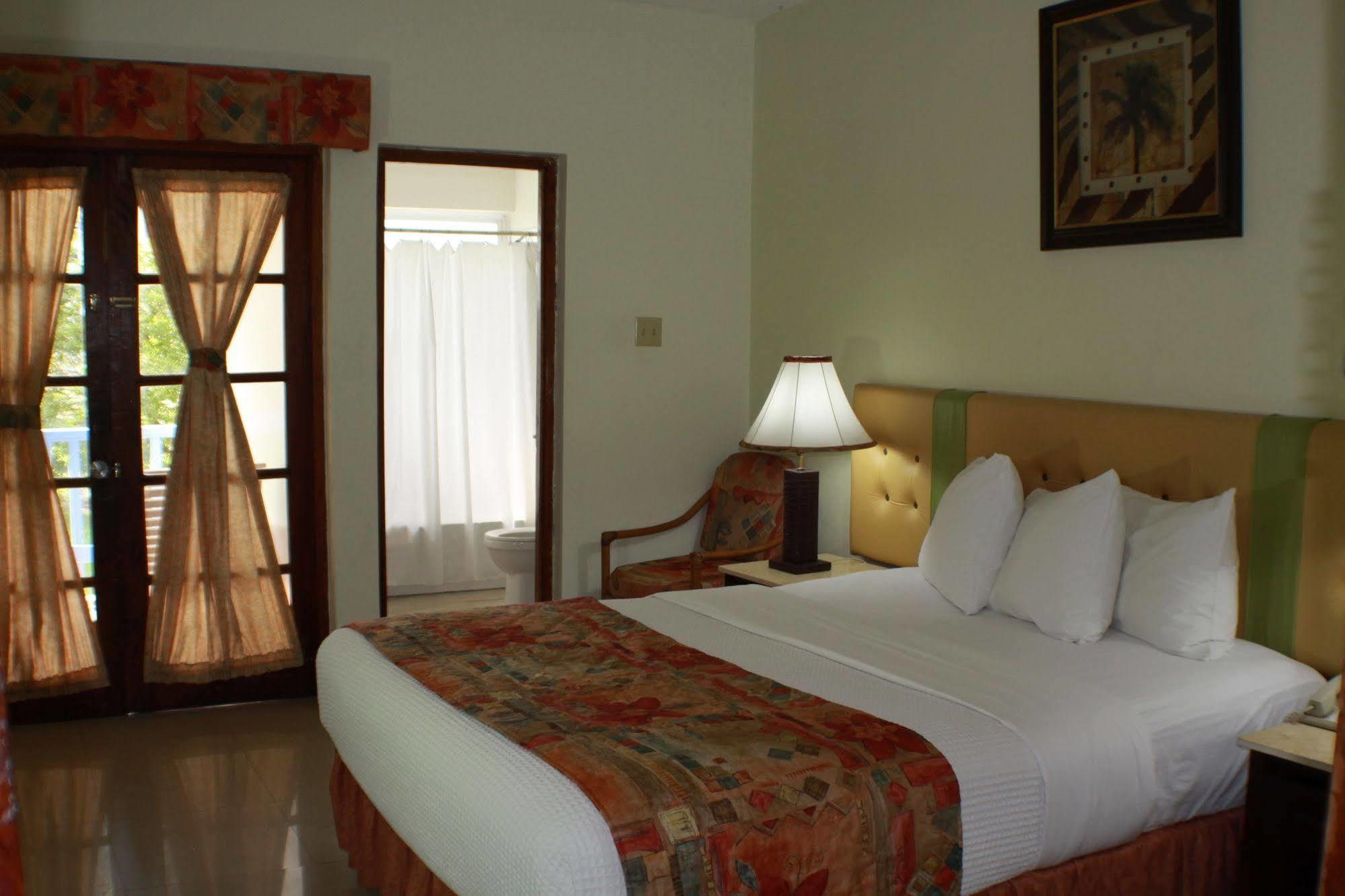 Toby'S Resort Монтего Бей Екстериор снимка